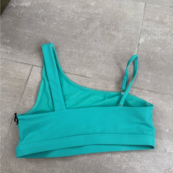 Ella Rib One-Shoulder Sports Bra
Beach Riot - Picture 6 of 9